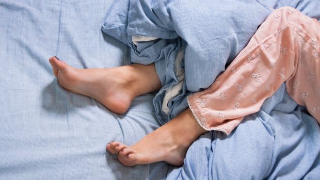 O que é a síndrome das pernas inquietas, que atormenta o sono de uma em cada 20 pessoas